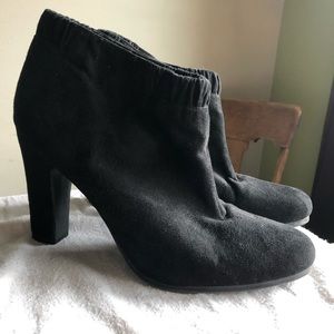 Black Sam and Libby size 8.5 ankle bootie